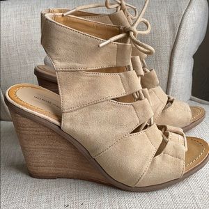 Wedge lace up shoes